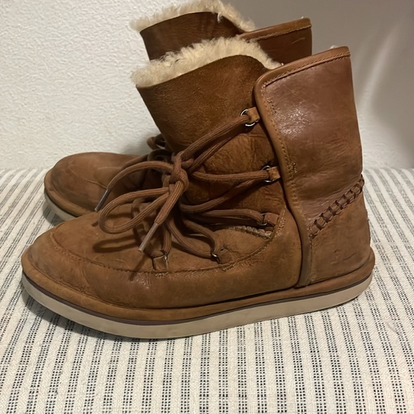 Ugg boots. - Picture 6 of 10